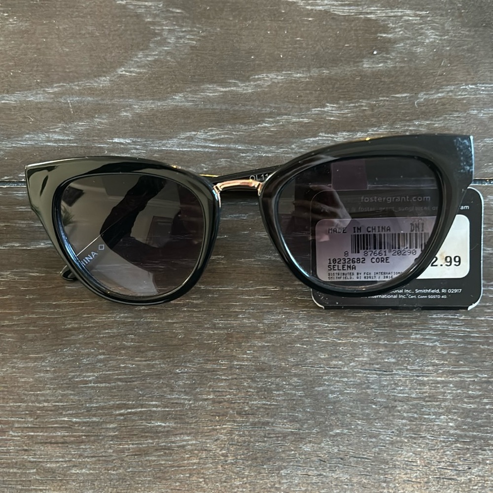 Foster Grant “Selena” MAXBLOCK sunglasses